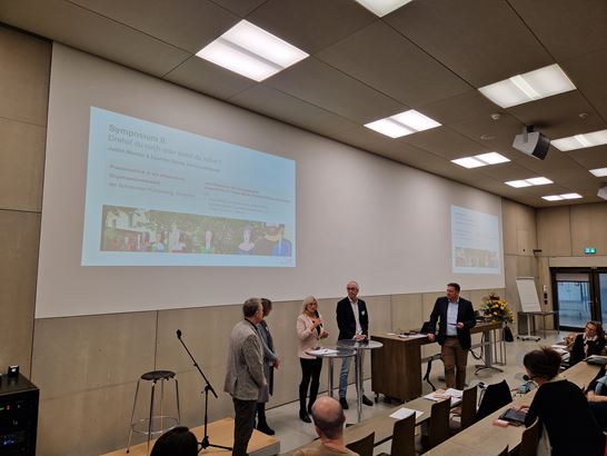 23 Fachgespräch Im Symposium II 23 Fachgespräch Im Symposium II