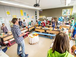 Schule in Bewegung Bewegtes Lernen © Andrea Badrutt Schule in Bewegung Bewegtes Lernen © Andrea Badrutt