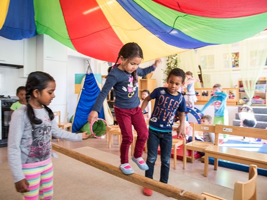 Titelbild - Purzelbaum Schweiz - © Esther Michel Titelbild - Purzelbaum Schweiz - © Esther Michel