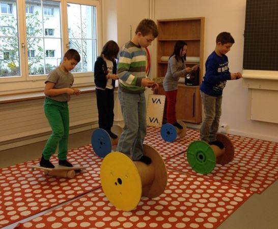 Schule in Bewegung Kinder lernen in Bewegung Schule in Bewegung Kinder lernen in Bewegung
